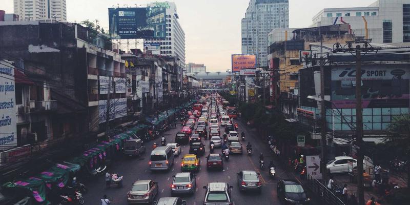 伊扫芒:解码时尚设计资讯的当代叙事与未来趋势