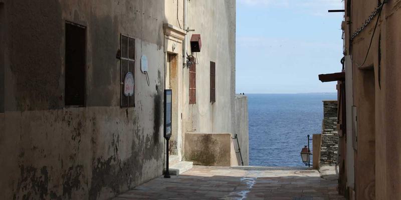 伊扫芒资讯：挖掘本土设计师与工艺文化，掀起时尚运动新浪潮