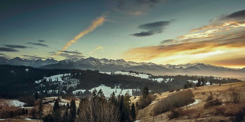 时尚买手职业揭秘：从秀场到店铺，如何精准预测并塑造潮流穿搭