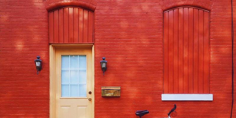 潮流解码：从伊扫芒风格看服装色彩与款式如何塑造情绪与社交认知