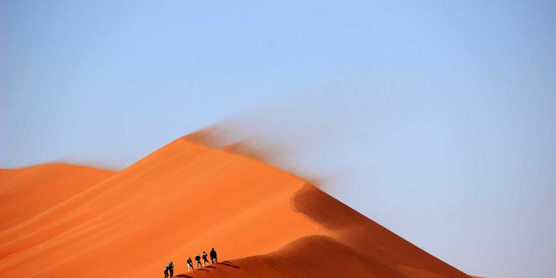 穿搭与生活方式的平衡艺术：揭秘时尚博主伊扫芒的创作变现与风格坚守